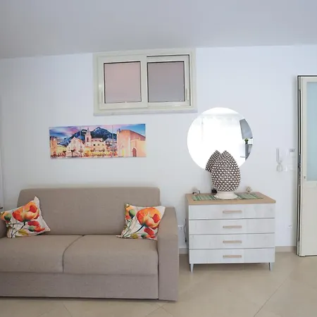 Theos Holidays Apartment *