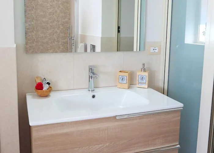 Theos Holidays アパート