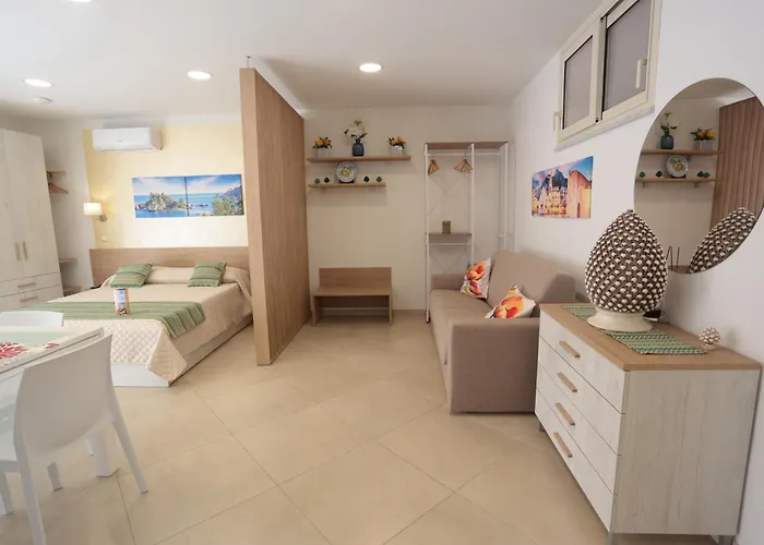 Theos Holidays アパート