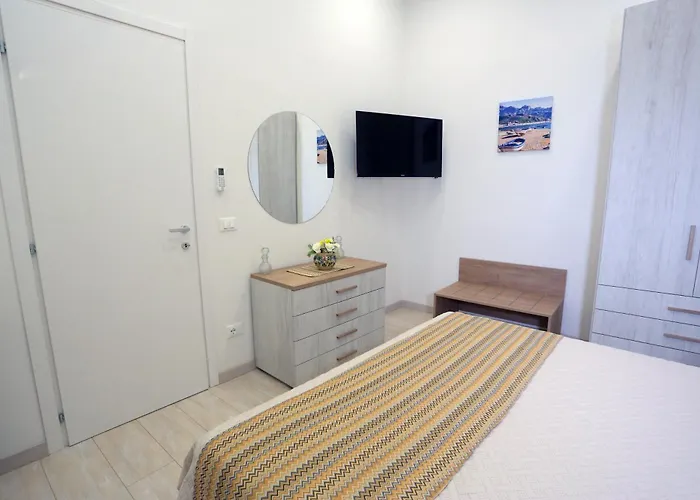 Theos Holidays アパート