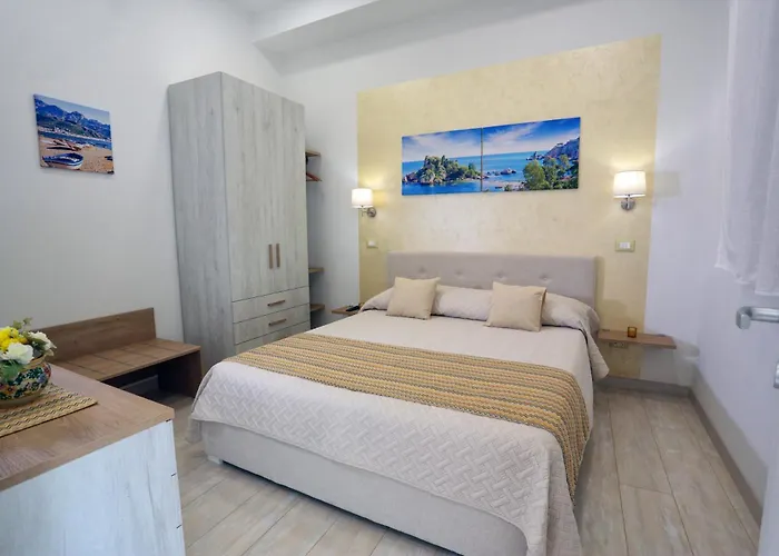 Theos Holidays ジャルディーニ・ナクソス