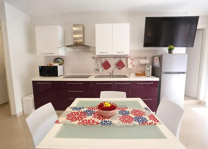 Theos Holidays アパート *