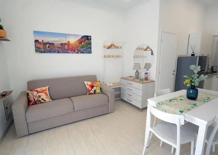 Theos Holidays Giardini Naxos