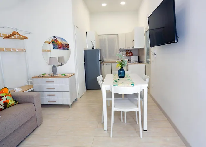 Theos Holidays アパート ジャルディーニ・ナクソス